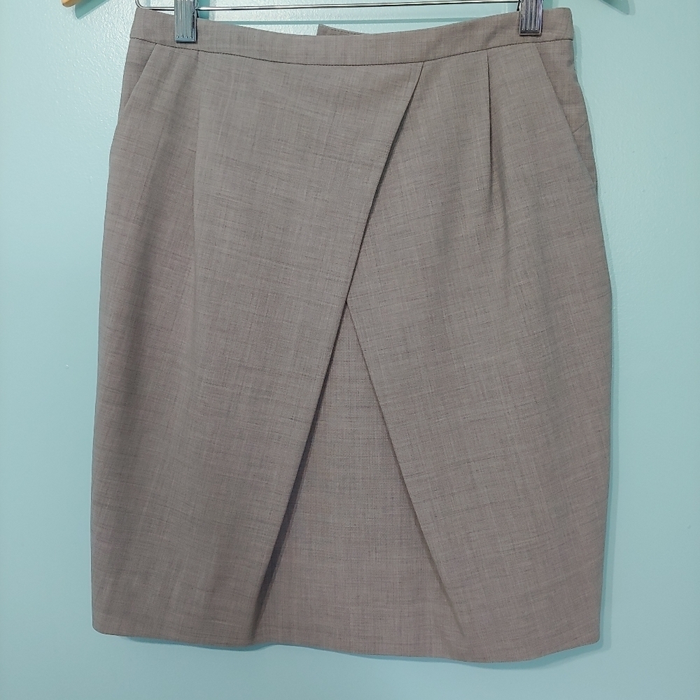 Aritzia Talula Babaton Gray Skirt Size 4
